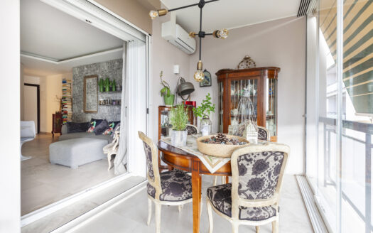 SPLENDIDO TRILOCALE FINEMENTE RISTRUTTURATO ZONA EUR TORRINO VIA FIUME BIANCO