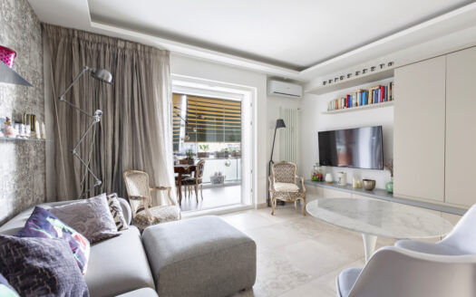 SPLENDIDO TRILOCALE FINEMENTE RISTRUTTURATO ZONA EUR TORRINO VIA FIUME BIANCO