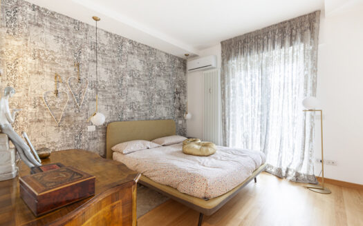 SPLENDIDO TRILOCALE FINEMENTE RISTRUTTURATO ZONA EUR TORRINO VIA FIUME BIANCO