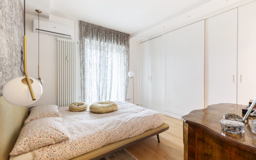 SPLENDIDO TRILOCALE FINEMENTE RISTRUTTURATO ZONA EUR TORRINO VIA FIUME BIANCO