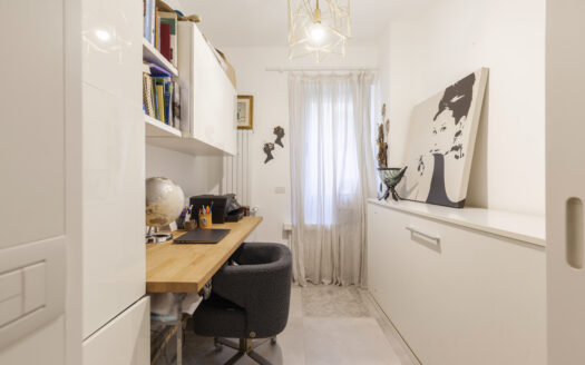 SPLENDIDO TRILOCALE FINEMENTE RISTRUTTURATO ZONA EUR TORRINO VIA FIUME BIANCO