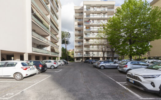 SPLENDIDO TRILOCALE FINEMENTE RISTRUTTURATO ZONA EUR TORRINO VIA FIUME BIANCO