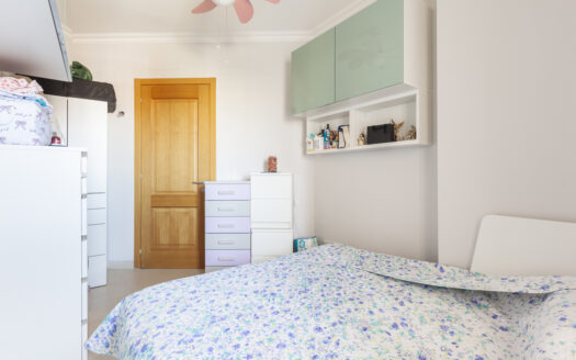 BILOCALE RISTRUTTURATO IN VIA LUIGI DE MARCHI CON BOX AUTO