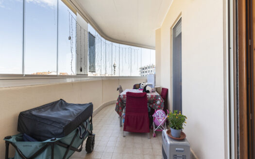 BILOCALE RISTRUTTURATO IN VIA LUIGI DE MARCHI CON BOX AUTO