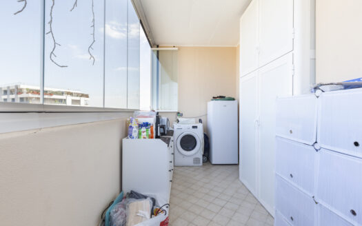 BILOCALE RISTRUTTURATO IN VIA LUIGI DE MARCHI CON BOX AUTO