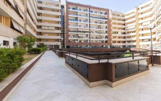 BILOCALE RISTRUTTURATO IN VIA LUIGI DE MARCHI CON BOX AUTO