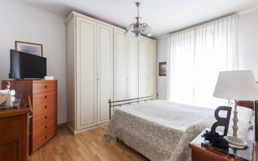 SPLENDIDO APPARTAMENTO RISTRUTTURATO IN ZONA EUR-MONTAGNOLA