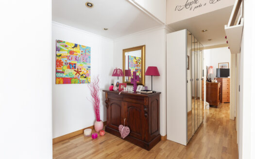 SPLENDIDO APPARTAMENTO RISTRUTTURATO IN ZONA EUR-MONTAGNOLA