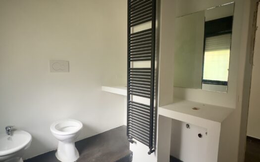 Vendesi Appartamento Torrino Mostacciano in viale Beata Vergine del Carmelo con ampio giardino