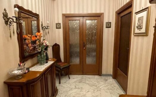 VIA TUSCOLANA, OTTIMO USO INVESTIMENTO